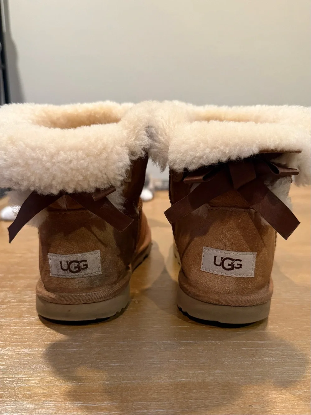 UGG Youth Mini Bailey Bow Boots Sheepskin Chestnut US 4 EU 36